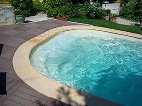Piscine polyester, balno  - Photo piscine à coque