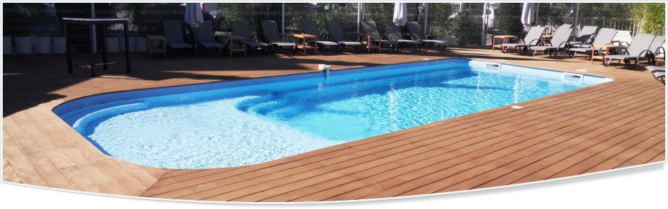 piscine coque avec plage enfants