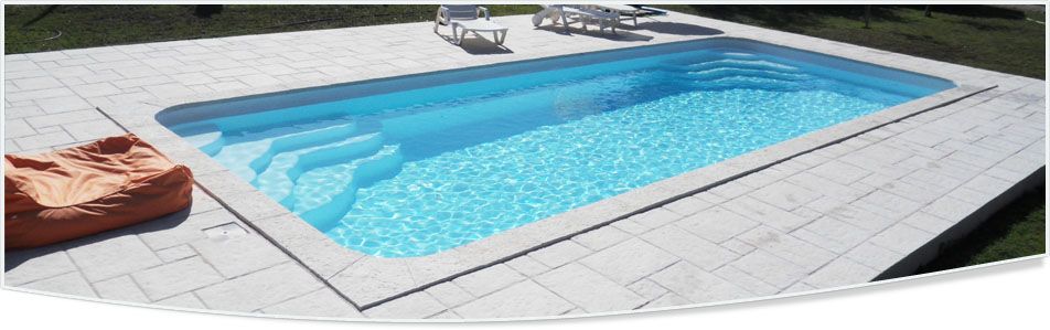 Grande piscine coque rectangulaire