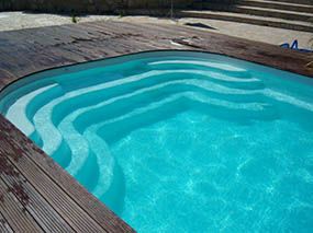 Piscine polyester, escalier piscine -  - piscine coque polyester