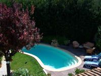 Piscine polyester avec dallage en tech -  - piscine coque polyester