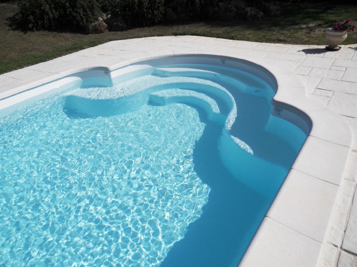 Piscine en escalier romain